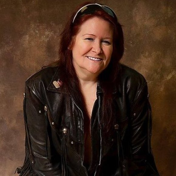 Meet your Posher, Janet - Picture 4 of 7